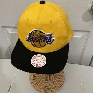 Mitchell & Ness Yellow and Black Lakers Hat